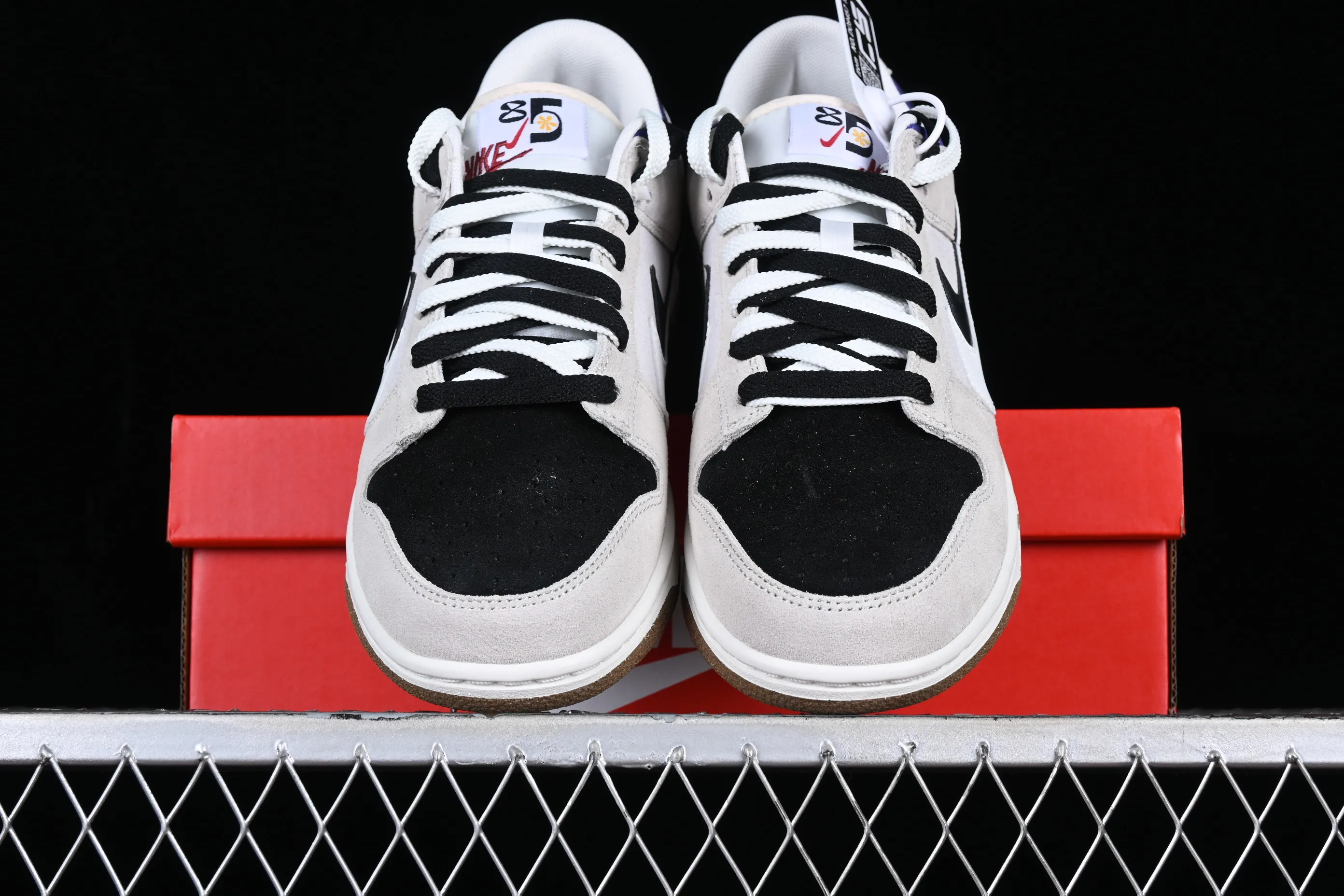All categories Nk SB Dunk Series Nk SB Dunk Low low-top sneakers Nk SB Dunk Low "85" white and black double hook strap SB low-top sports and leisure sneakers DO9457-138